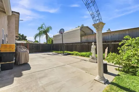 Exterior - 1150 Mission Dr, Lemoore, CA 93245 photo 9 of 12