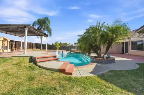 Exterior - 1150 Mission Dr, Lemoore, CA 93245 photo 10 of 12