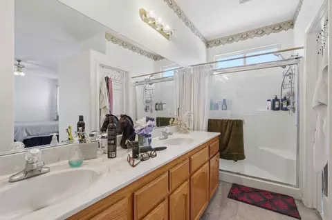 Bath - 1150 Mission Dr, Lemoore, CA 93245 photo 3 of 3