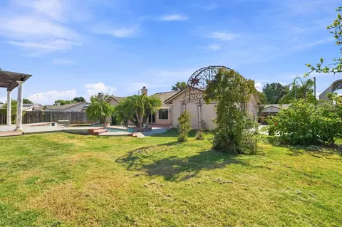 Exterior - 1150 Mission Dr, Lemoore, CA 93245 photo 8 of 12