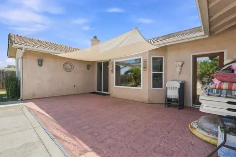 Exterior - 1150 Mission Dr, Lemoore, CA 93245 photo 6 of 12