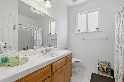 Bath - 1150 Mission Dr, Lemoore, CA 93245 photo 1 of 3