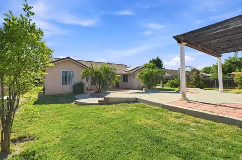 Exterior - 1150 Mission Dr, Lemoore, CA 93245 photo 11 of 12