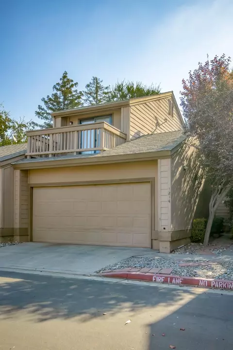 1214 S Kent St, Visalia, CA 93277