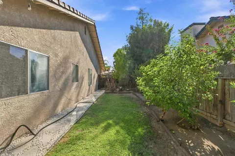 Exterior - 2670 Bliss Ave, Clovis, CA 93611 photo 4 of 7