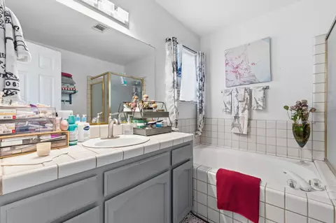 Bath - 2670 Bliss Ave, Clovis, CA 93611 photo 2 of 4