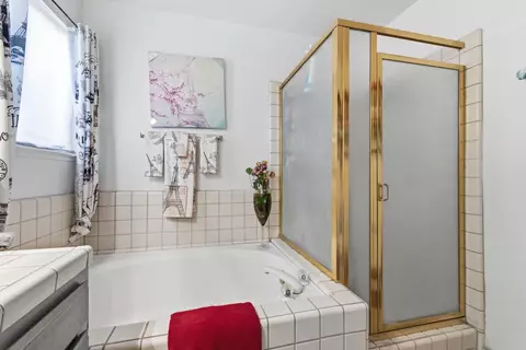 Bath - 2670 Bliss Ave, Clovis, CA 93611 photo 3 of 4