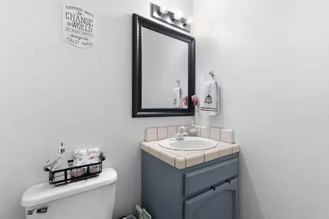 Bath - 2670 Bliss Ave, Clovis, CA 93611 photo 1 of 4
