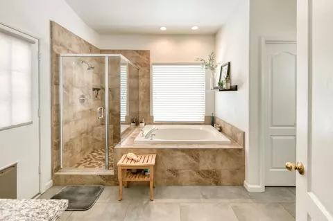 Bath - 1751 N Orangewood Ave, Clovis, CA 93619 photo 1 of 4