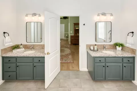 Bath - 1751 N Orangewood Ave, Clovis, CA 93619 photo 3 of 4