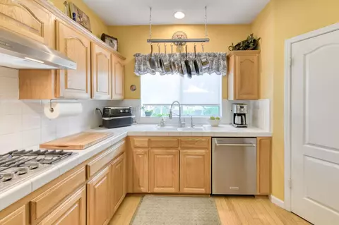 Kitchen - 1751 N Orangewood Ave, Clovis, CA 93619 photo 3 of 3