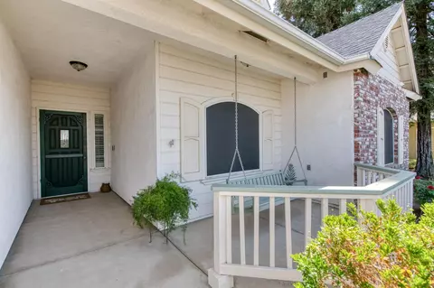 Exterior - 1751 N Orangewood Ave, Clovis, CA 93619 photo 4 of 15