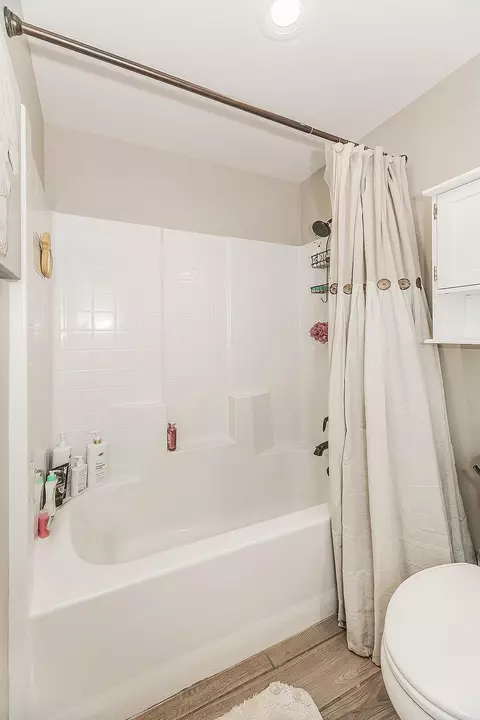 Bath - 4475 Crown Bluffs Dr, Madera, CA 93636 photo 3 of 8