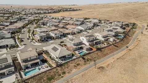 View/Area - 4475 Crown Bluffs Dr, Madera, CA 93636 photo 10 of 15