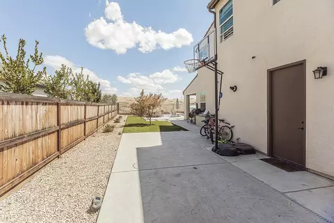 Exterior - 4475 Crown Bluffs Dr, Madera, CA 93636 photo 11 of 29