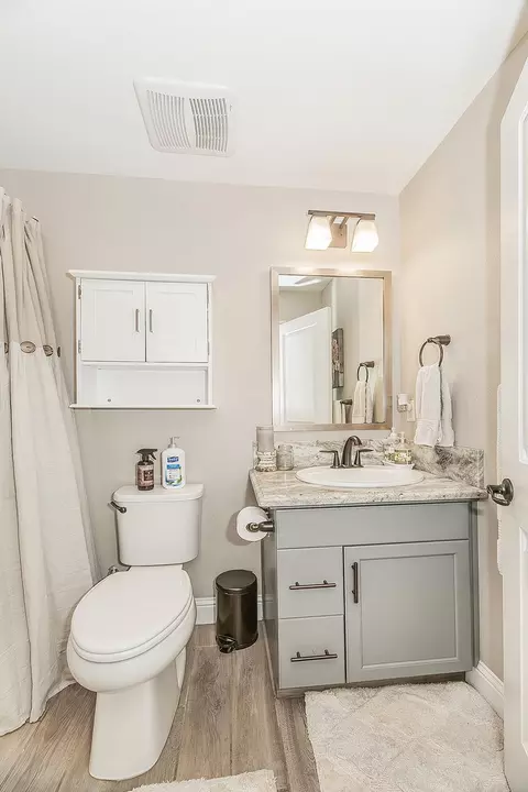 Bath - 4475 Crown Bluffs Dr, Madera, CA 93636 photo 2 of 8