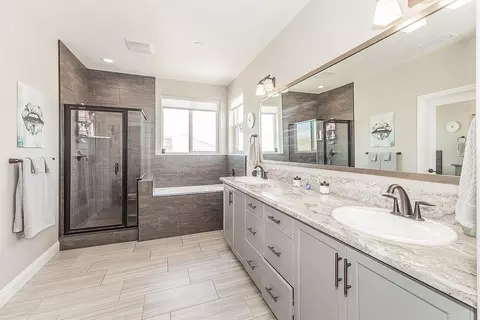 Bath - 4475 Crown Bluffs Dr, Madera, CA 93636 photo 5 of 8