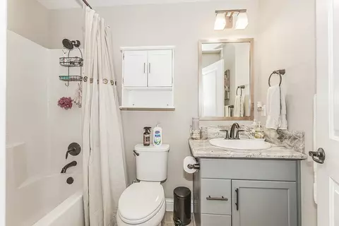 Bath - 4475 Crown Bluffs Dr, Madera, CA 93636 photo 1 of 8