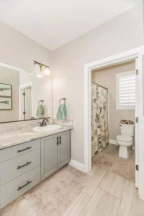 Bath - 4475 Crown Bluffs Dr, Madera, CA 93636 photo 8 of 8