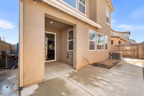 Exterior - 905 Wishon Ave W, Madera, CA 93636 photo 7 of 10