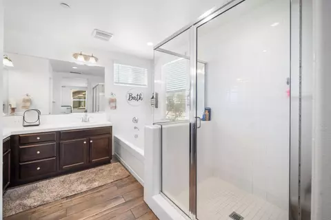 Bath - 905 Wishon Ave W, Madera, CA 93636 photo 3 of 5
