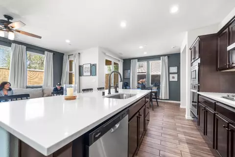 Kitchen - 905 Wishon Ave W, Madera, CA 93636 photo 4 of 4