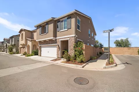 Exterior - 905 Wishon Ave W, Madera, CA 93636 photo 3 of 10