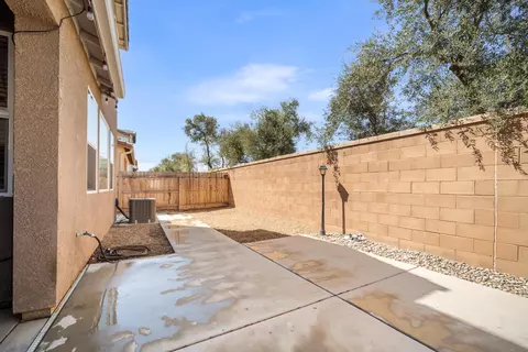 Exterior - 905 Wishon Ave W, Madera, CA 93636 photo 6 of 10