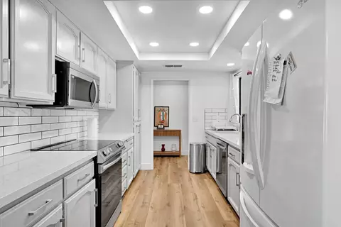 Kitchen - 2325 Lincoln Ave, Clovis, CA 93611 photo 6 of 6