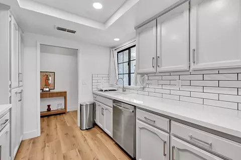 Kitchen - 2325 Lincoln Ave, Clovis, CA 93611 photo 5 of 6