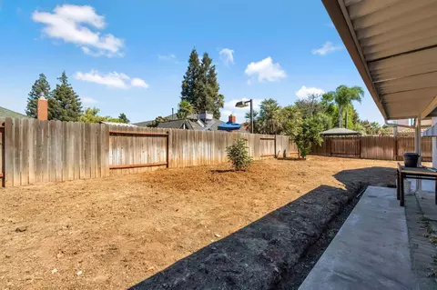 Exterior - 2325 Lincoln Ave, Clovis, CA 93611 photo 4 of 8