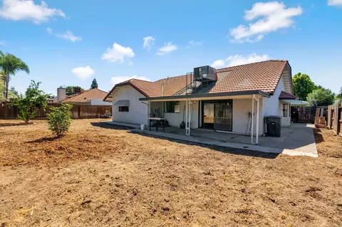 Exterior - 2325 Lincoln Ave, Clovis, CA 93611 photo 3 of 8