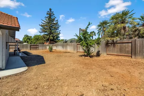 Exterior - 2325 Lincoln Ave, Clovis, CA 93611 photo 5 of 8
