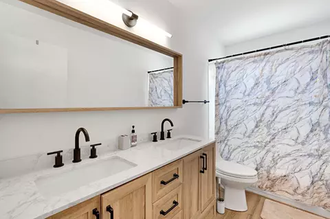 Bath - 2325 Lincoln Ave, Clovis, CA 93611 photo 1 of 2