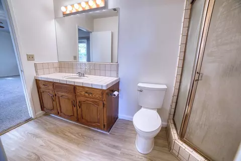 Bath - 317 S K St, Madera, CA 93637 photo 1 of 2