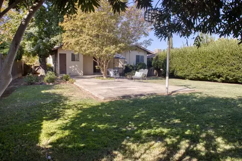 Exterior - 317 S K St, Madera, CA 93637 photo 6 of 7