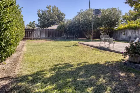 Exterior - 317 S K St, Madera, CA 93637 photo 4 of 7