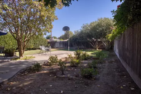 Exterior - 317 S K St, Madera, CA 93637 photo 5 of 7