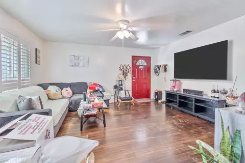Living - 434 Cornell Ave, Coalinga, CA 93210 photo 4 of 5