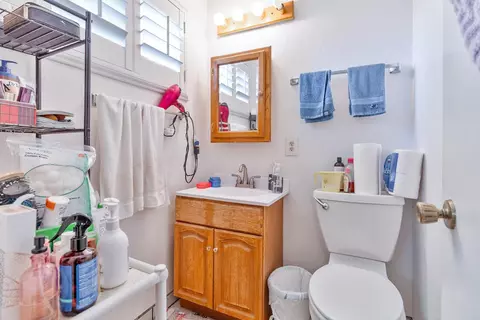 Bath - 434 Cornell Ave, Coalinga, CA 93210 photo 3 of 3