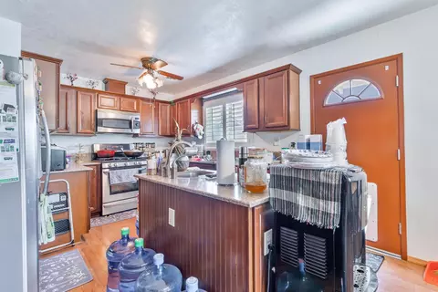 Kitchen - 434 Cornell Ave, Coalinga, CA 93210 photo 6 of 10