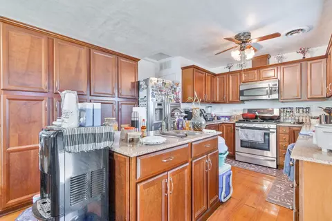 Kitchen - 434 Cornell Ave, Coalinga, CA 93210 photo 3 of 10