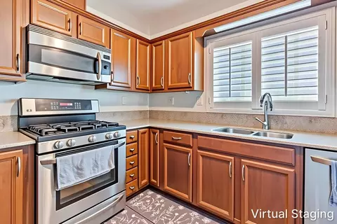 Kitchen - 434 Cornell Ave, Coalinga, CA 93210 photo 7 of 10