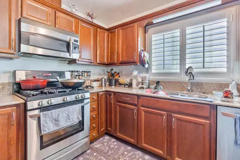 Kitchen - 434 Cornell Ave, Coalinga, CA 93210 photo 8 of 10