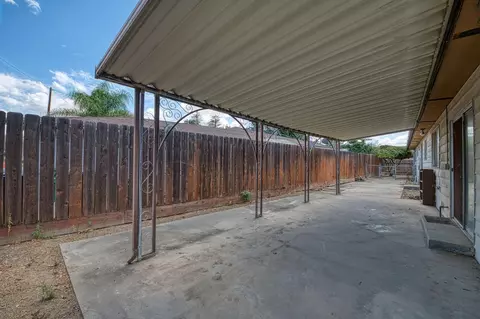 Exterior - 818 S Del Norte Ave, Kerman, CA 93630 photo 2 of 3