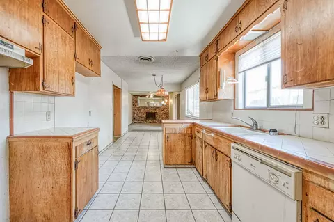 Kitchen - 818 S Del Norte Ave, Kerman, CA 93630 photo 3 of 4