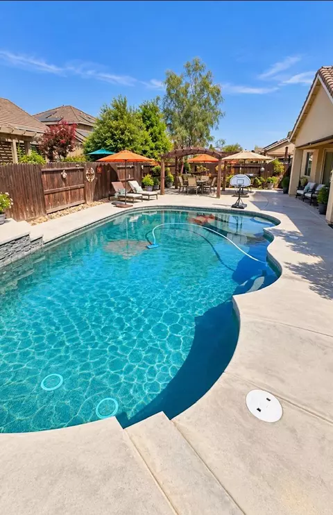 Exterior - 2988 Graybark Ave, Clovis, CA 93619 photo 4 of 5