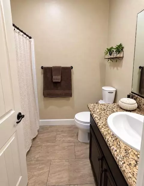 Bath - 2988 Graybark Ave, Clovis, CA 93619 photo 3 of 3