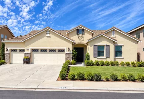 Exterior - 2988 Graybark Ave, Clovis, CA 93619 photo 2 of 5