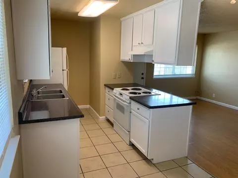 Kitchen - 495 W Santa Ana #4, Clovis, CA 93612 photo 2 of 2